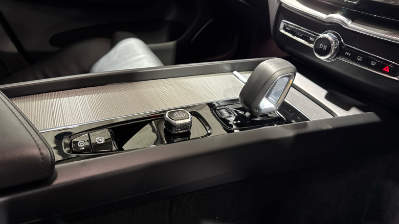 Volvo XC60 2.0 B5P Plus Dark 5dr AWD Geartronic Petrol Estate